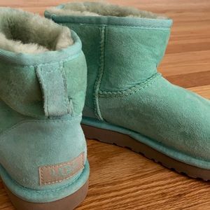 Size 7 - Teal UGGs